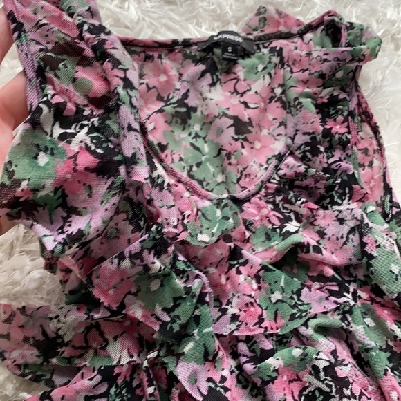 Express Ruffle Floral Top - Picture 6 of 7